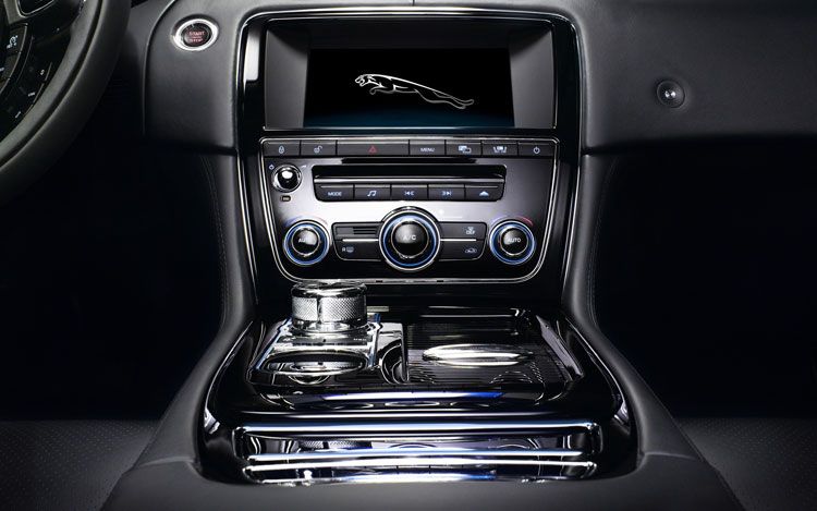 2010-jaguar-XJ-fort-myers-marazzi-motors-center-stack.jpg