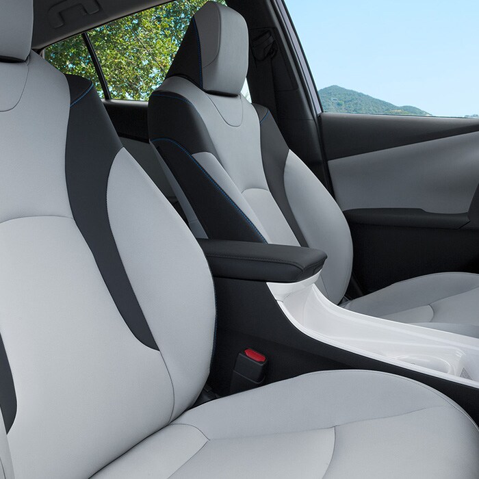 2016-prius-interior.jpg
