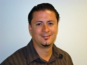Tony Torres (Hablo español)