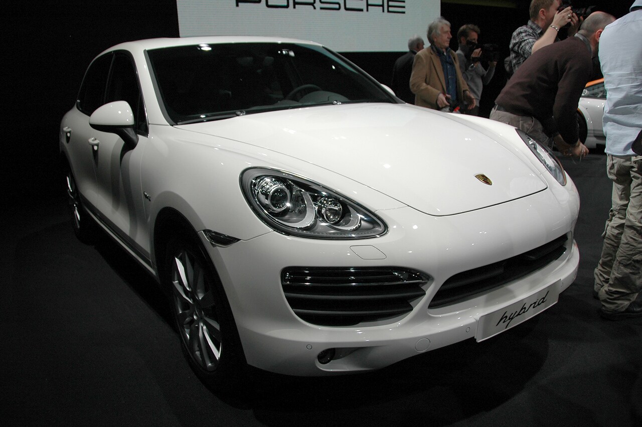 porsche-cayenne-hybrid front.jpg