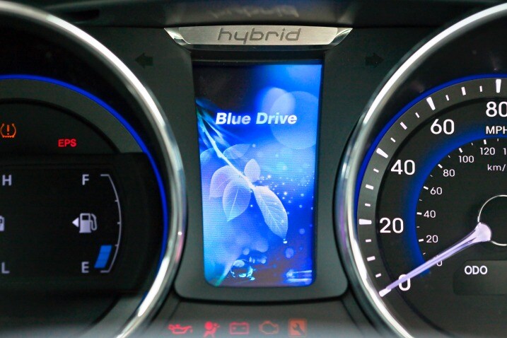 2011-Hyundai-Sonata-Hybrid-Picture-1.jpeg