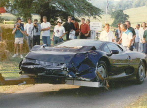 Wrecked Jaguar XJ220.bmp