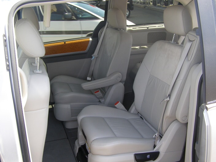 rsz_service_shuttle_4.jpg The Courtesy CDJR Auto Maintenance Center Shuttle Service