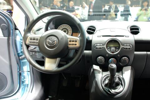 2010-mazda-2-Interior.jpg