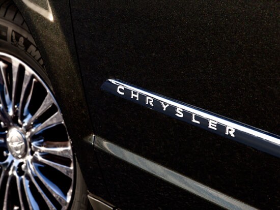 Chrysler_TownAndCountryZoomIn.jpg