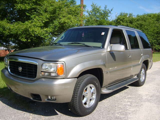 2000 Cadillac Escalade Base