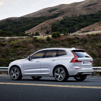 Volvo XC60 | Driving on highway