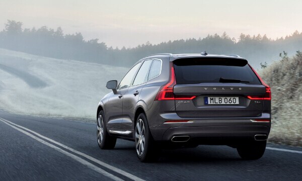 Volvo XC60 driving in fog