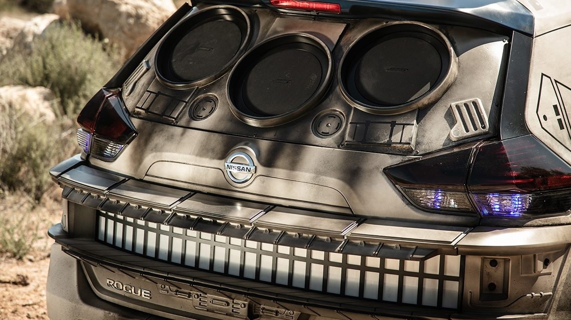 nissan-star-wars-rogue-themed-show-vehicle-back-detail.jpg