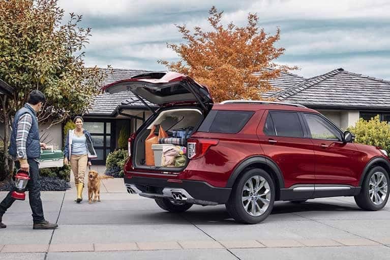 People-packing-trunk-of-a-2023-Explorer_mobile.jpg