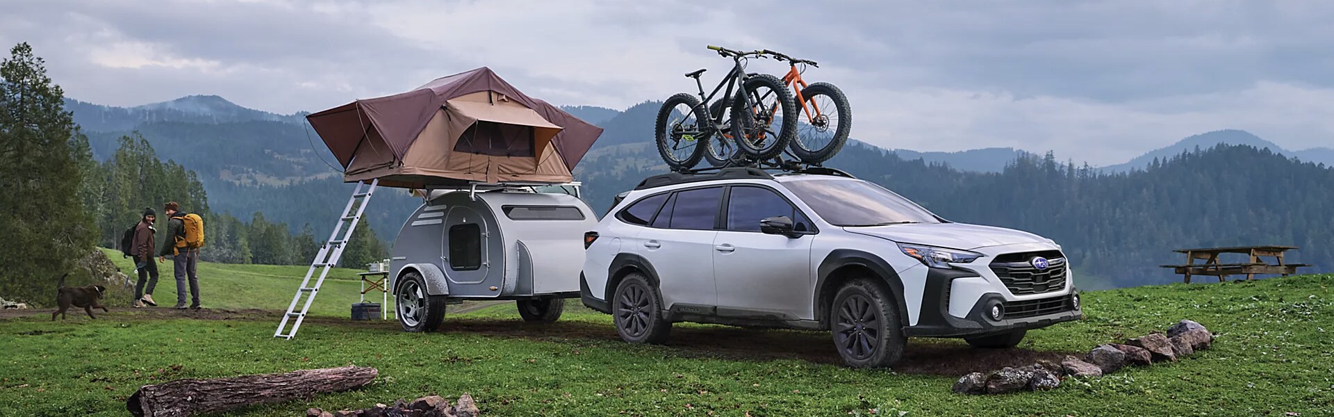 2024 Subaru Outback parking outdoor couple going on camping outdoor activities.png 2024 Subaru Outback parking putdoor couple going on camping outdoor activities