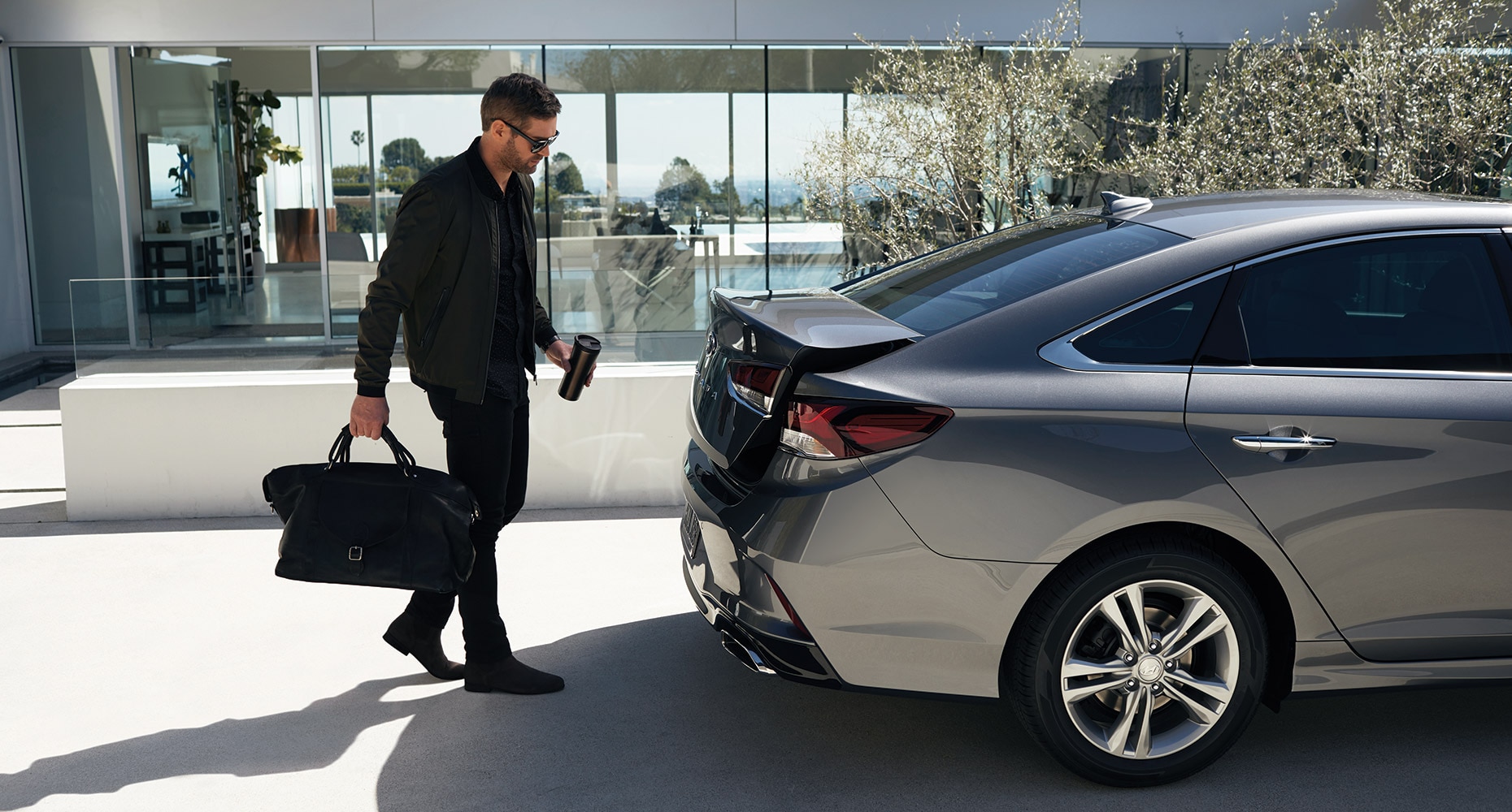 Hyundai Sonata: Emergency trunk safety release Hyundai Sonata: Emergency trunk safety release