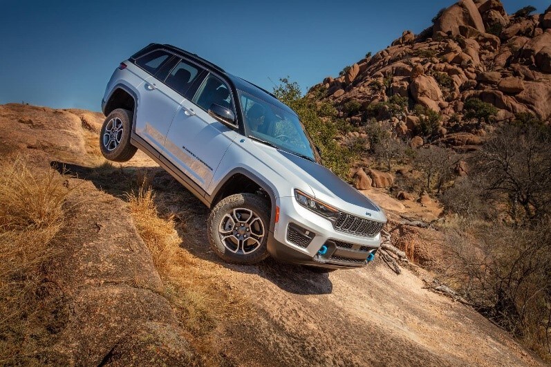 jeep cherokee offroad.jpg