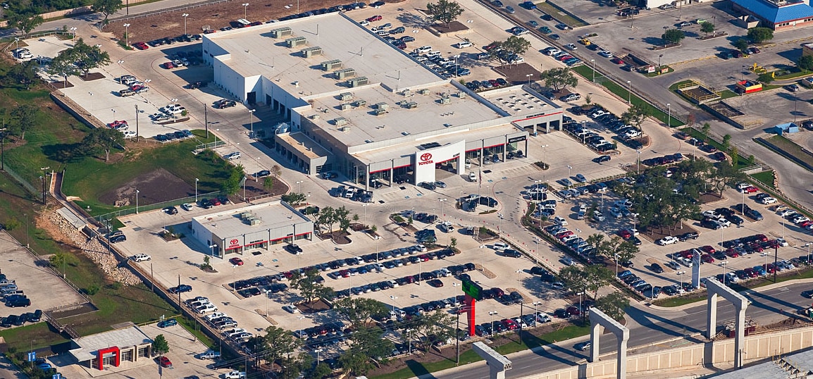toyota dealer serving universal city.png