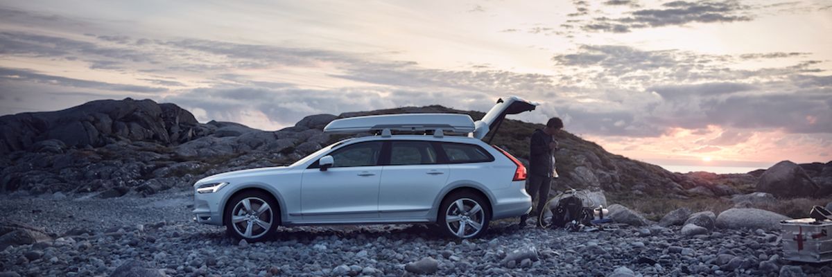 2019-Volvo-V90CrossCountry-OceanRace-Wagon-L03 (1).jpeg