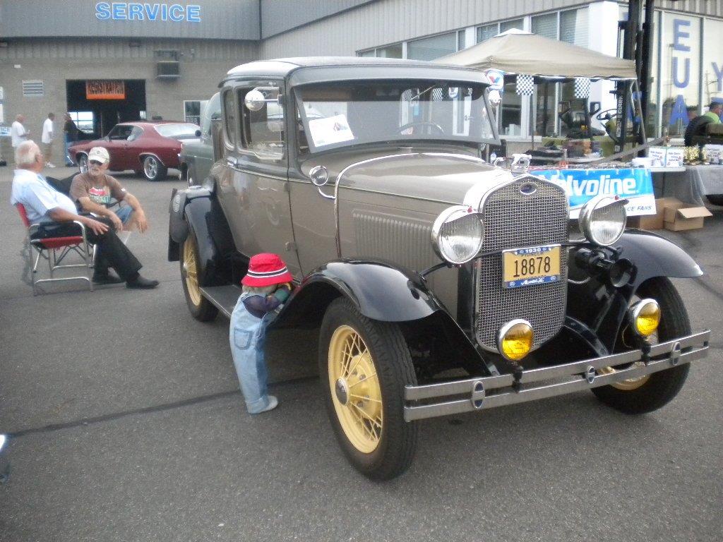 Don n Dorothy Jacobs 1st place pioneer best in show cruisers club choice.jpg