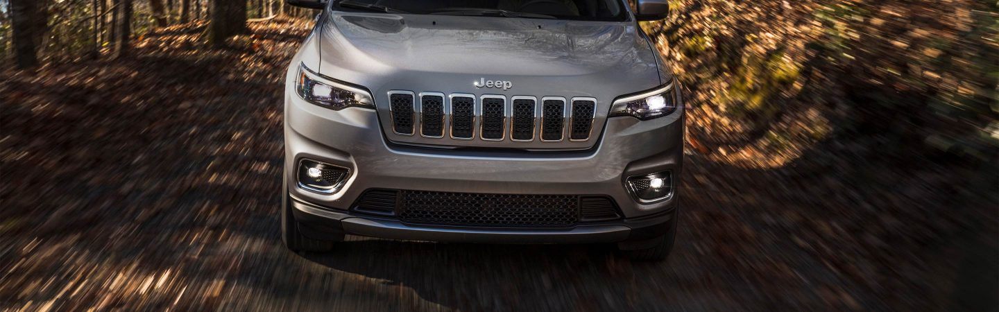 2019-Jeep-Cherokee-Trailhawk-Overview-Exterior-Grille.jpg.image.1440.jpg