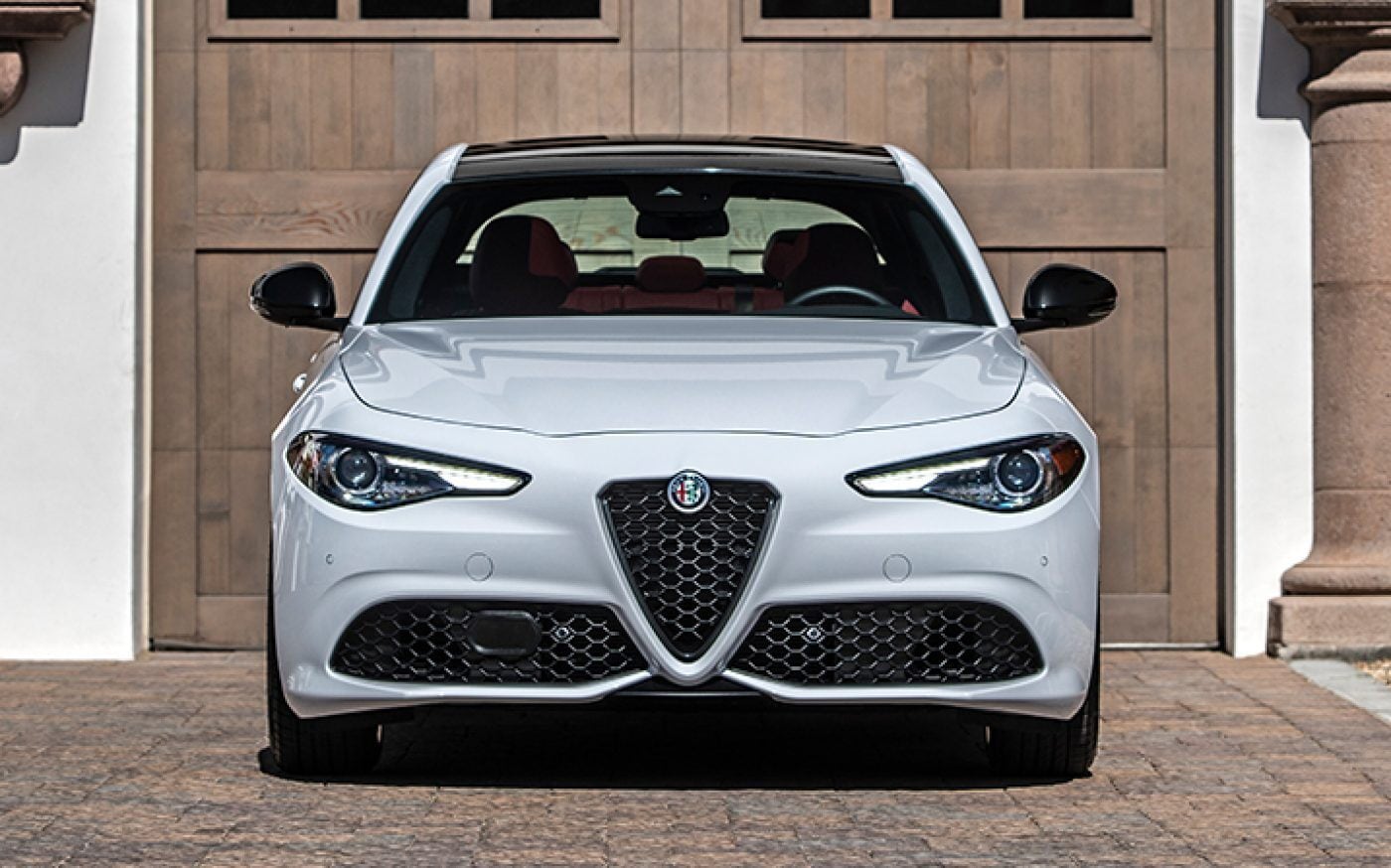 2020-AR-Giulia-Hero-Mobile.jpg.image.1400.jpg