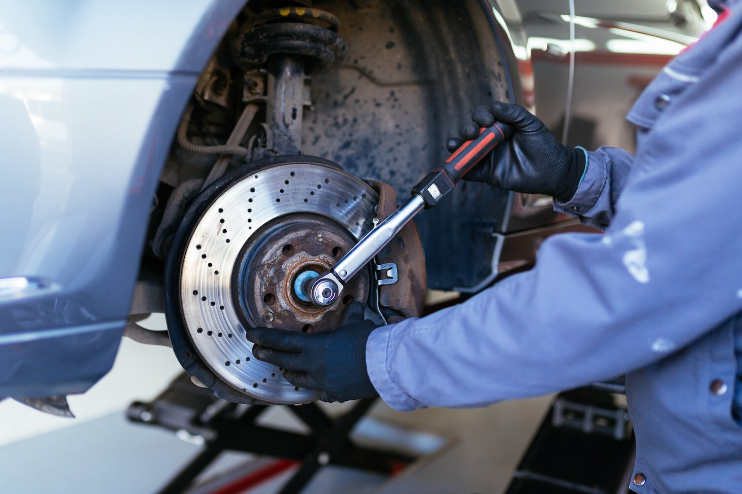 Alfa Romeo certified technician replacing a brake.