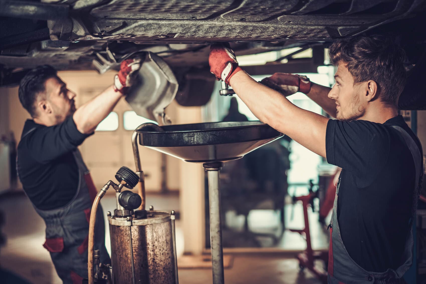 oil change workers.jpg