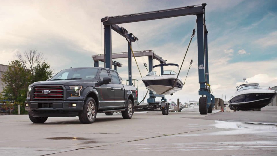 2017-ford-f-150-lariat-dark-tannish-grille-with-red-accent
