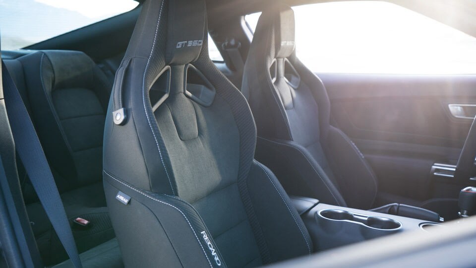 2017-ford-mustang-shelby-gt350-front-seats