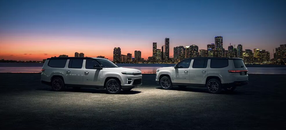 2026 Grand Wagoneer at dusk 2026 Grand Wagoneer at dusk parked in front of city skyline.
