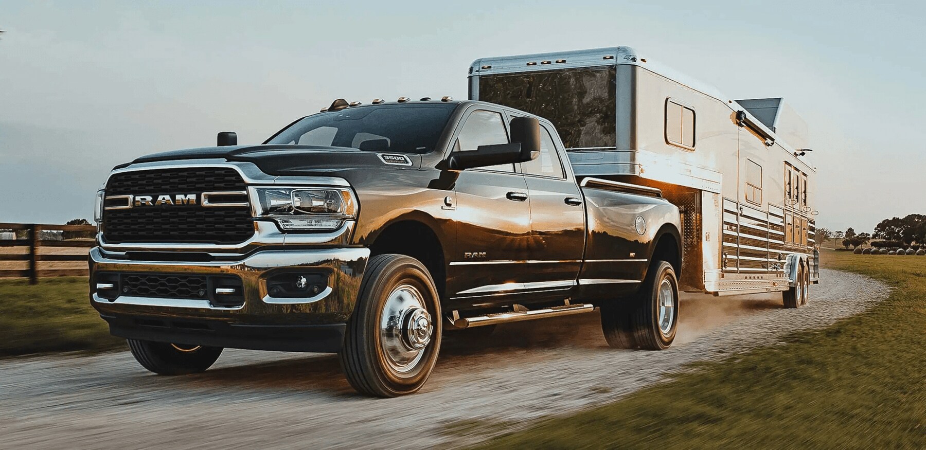 my22-ram-3500-02-gallery-02.jpg (1).png