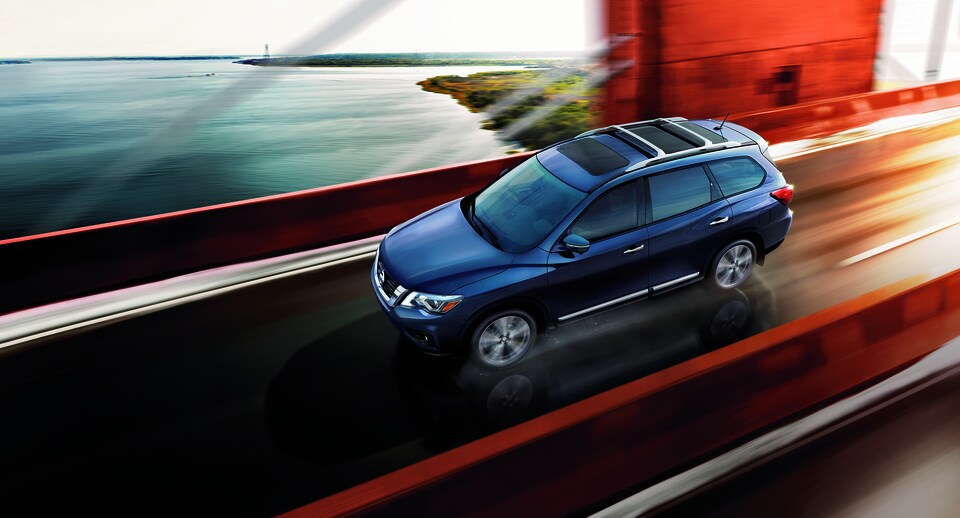 2017-Nissan-Pathfinder-Platimun-SUV-L03.png