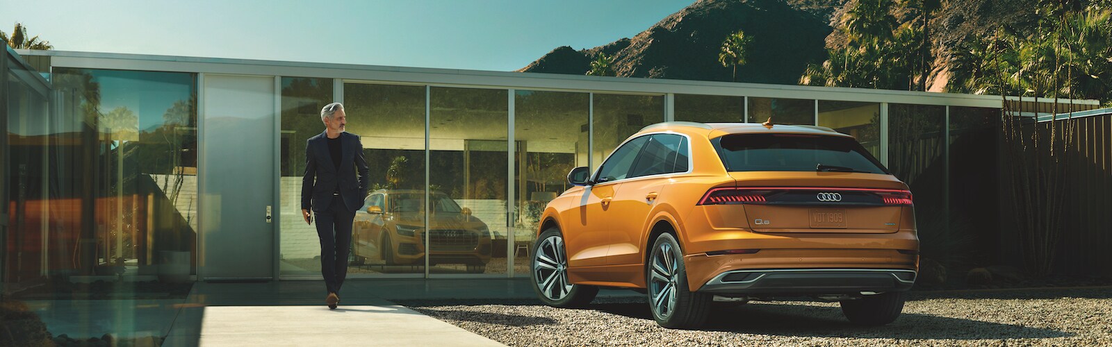 MY19 Q8 Premium Plus - Ext - Dragon Orange - Rear Side Angle.jpg