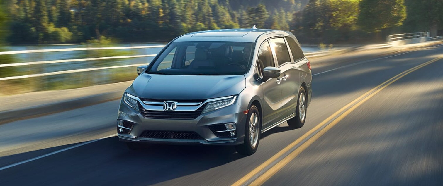 2020 Honda Odyssey vs 2020 Toyota Sienna near Boardman, OH