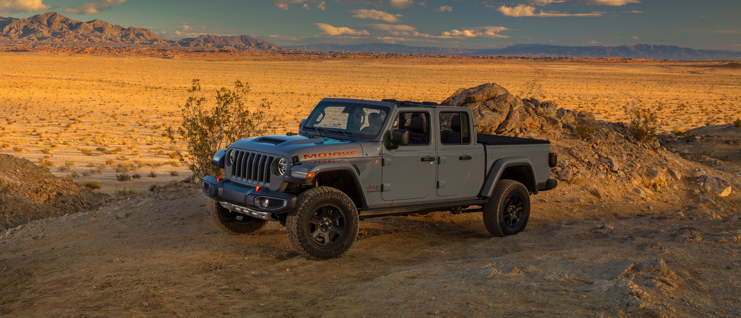 https://pictures.dealer.com/a/arizonacdjramcllc/1714/38c1a561ffc7ae773e9f8ac13e37490ex.jpg