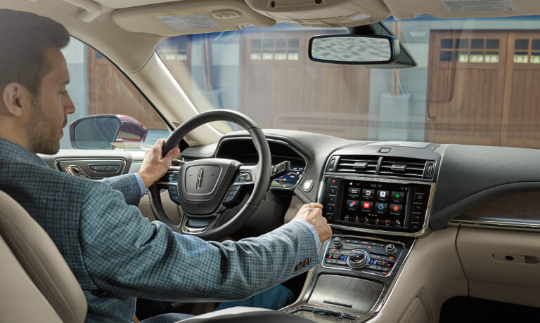 2019 Lincoln Continental interior tech view