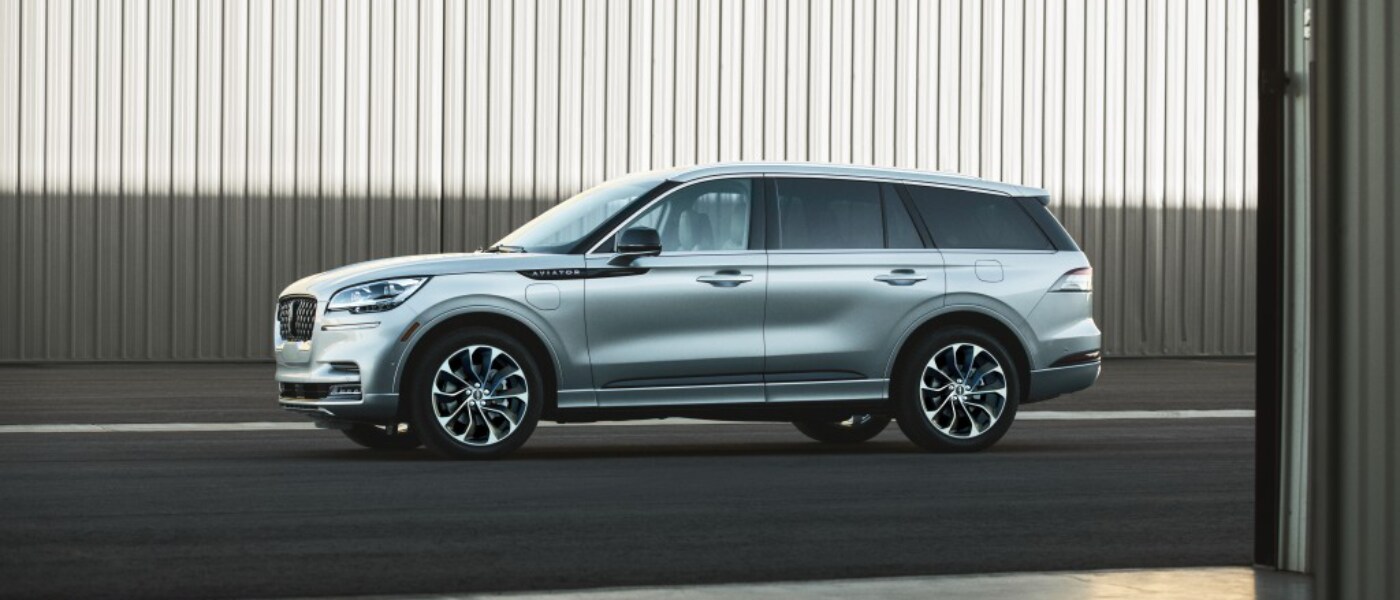 2020 Lincoln Aviator side profile view
