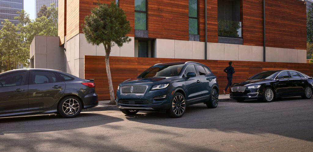 2019 Lincoln MKC pulling out from parking space