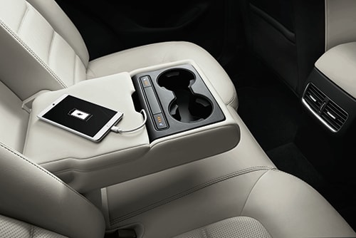CX5_USB_Armrest.png