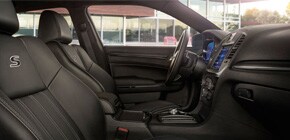 interior-2016-chrysler-300.jpg