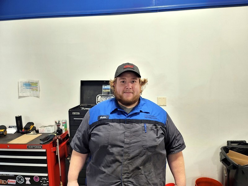 Austin_Neamand_over6months_express_service_technician_800x600.jpg