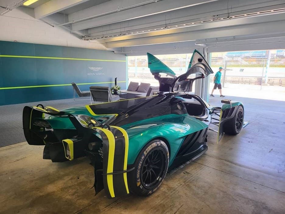 Valkyrie AMR Pro Miami F1 Valkyrie AMR Pro Miami F1