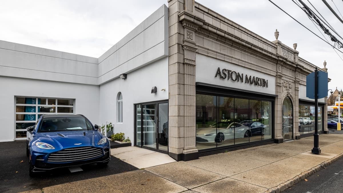 Aston Martin Summit exterior