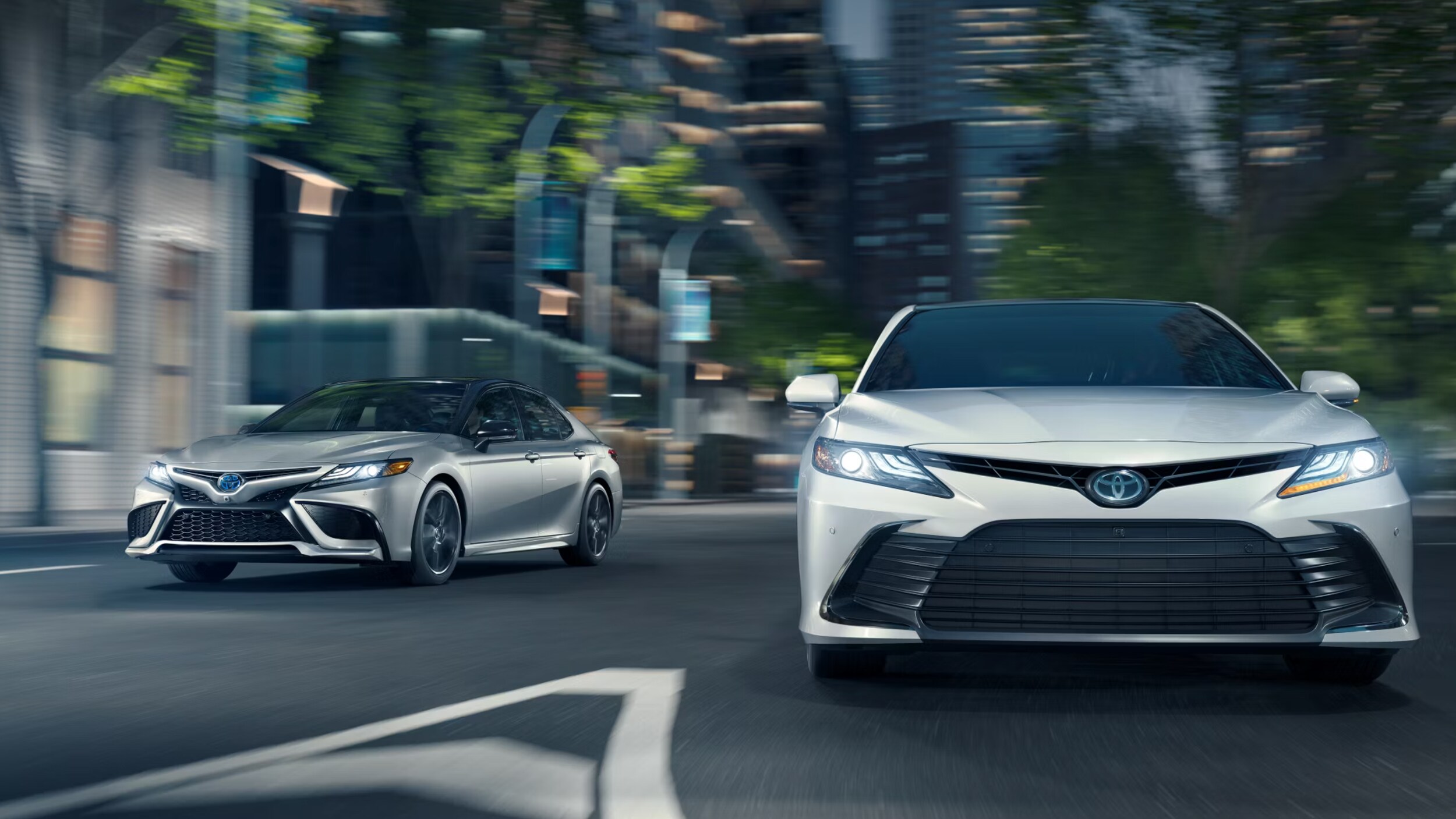 2024%20Toyota%20Camry%20XSE%20Hybrid%20shown%20in%20Celestial%20Silver%20Metallic%20and%20Midnight%20Black%20Metallic%20roof%20and%20XLE%20shown%20in%20Wind%20Chill%20Pearl%20in%20Huntsville%2C%20TX