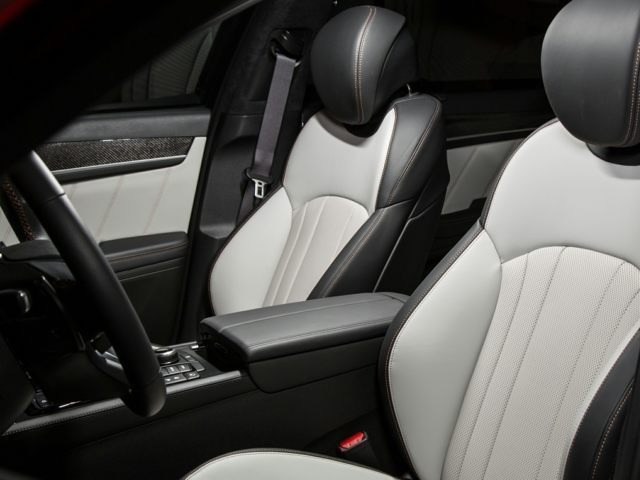 Genesis G80 Front Seats.jpg