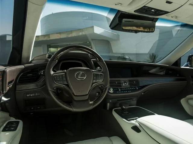Lexus LS Interior.jpg
