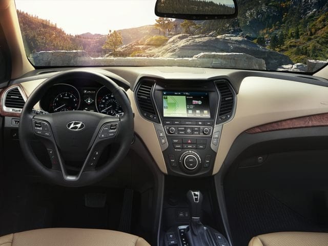 Hyundai Santa Fe XL Interior.jpg