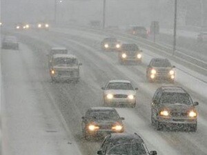 Snow_highway_traffic.jpg