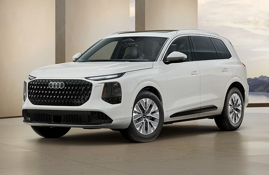 Audi Q7 Prestige in white, front three-quarter view