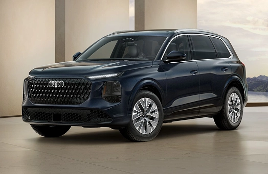 Audi Q7 Premium Plus in dark blue, front three-quarter view