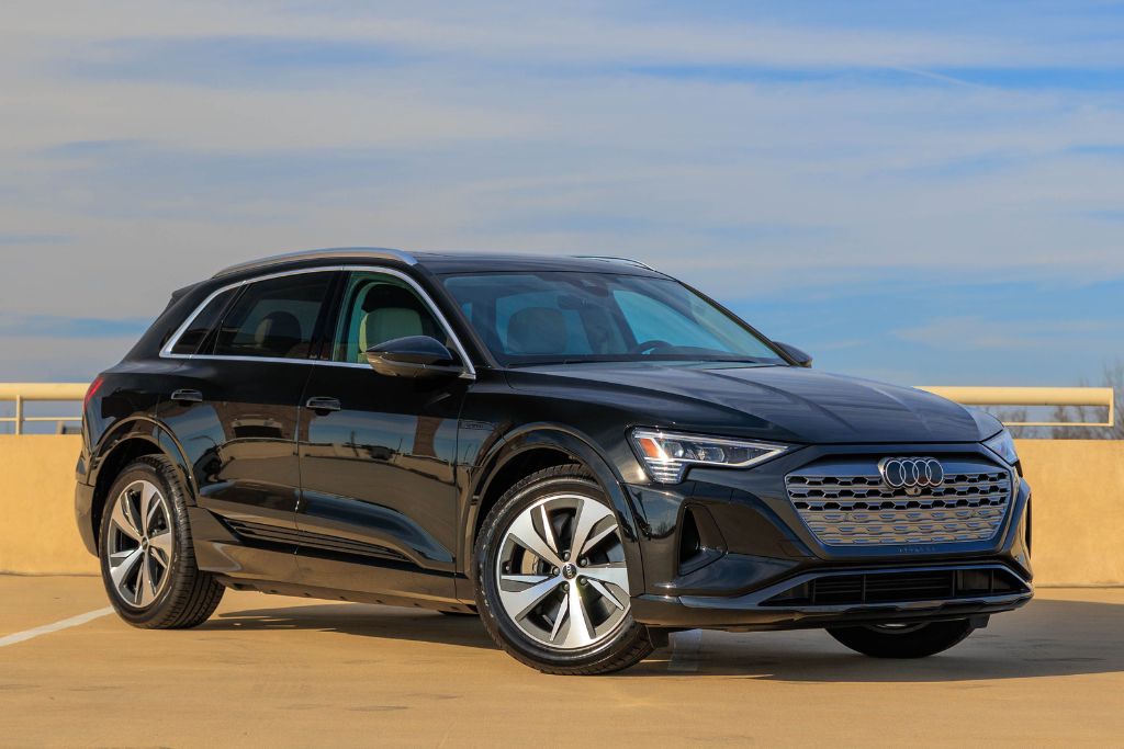 new-audi-q8-etron.jpg