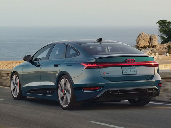 2025 Audi S6 Sportback e-tron Rear Angle
