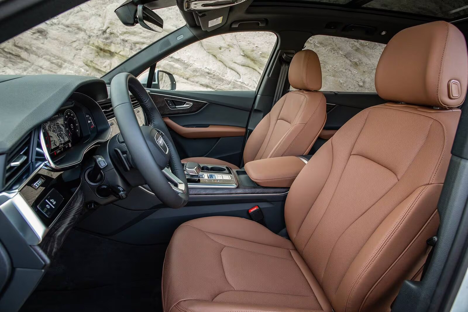 Driver-centric interior Audi Q7 Driver-centric interior